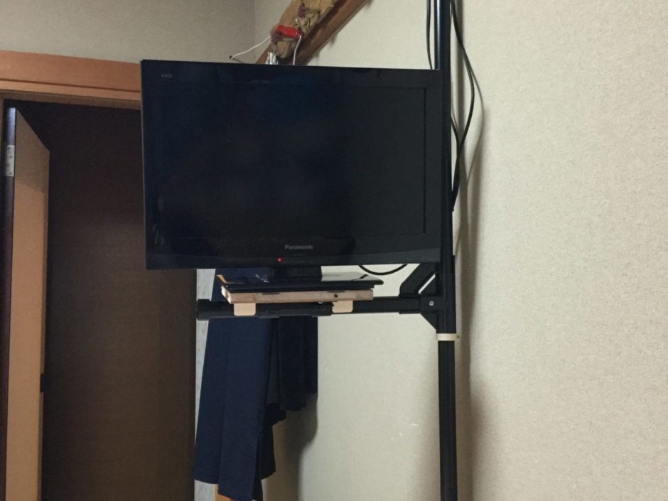 ベッド用テレビ台 その1