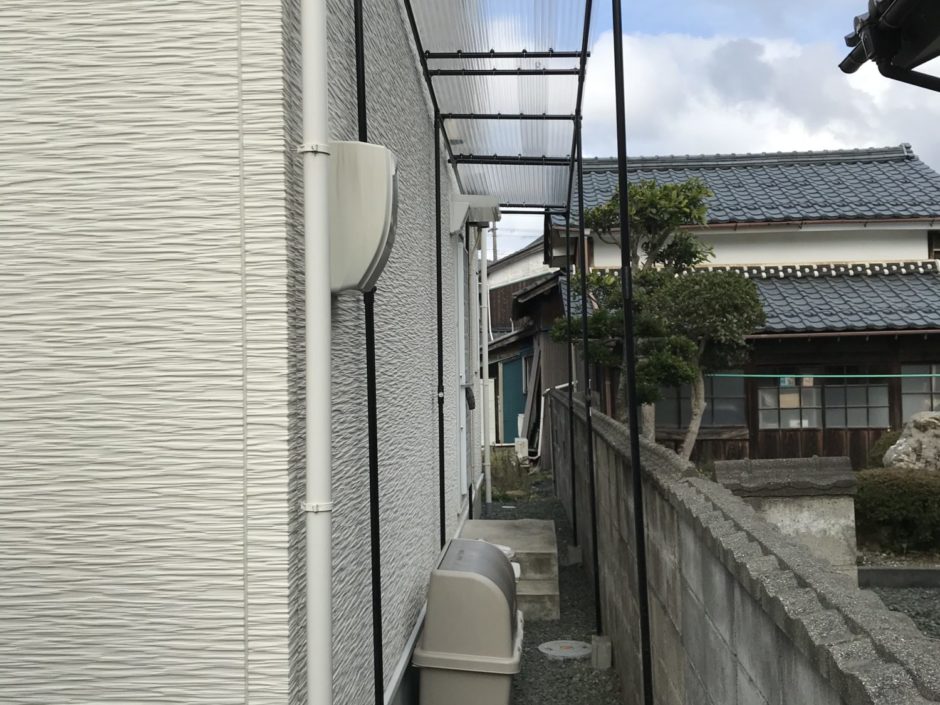 勝手口　雨除け屋根